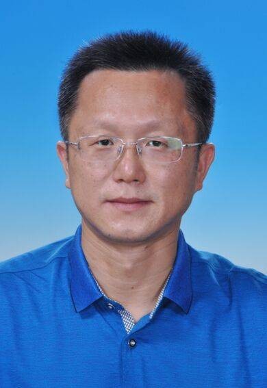 熊峰(咸宁市生态环境局党组书记、局长)