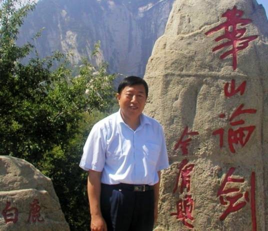 刘桢（书画家、中国教育电视台水墨丹青书画院会员）