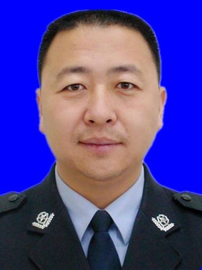 贺伟（内蒙古自治区乌海市海勃湾区政府党组成员、副区长，市公安局海勃湾分局局长）