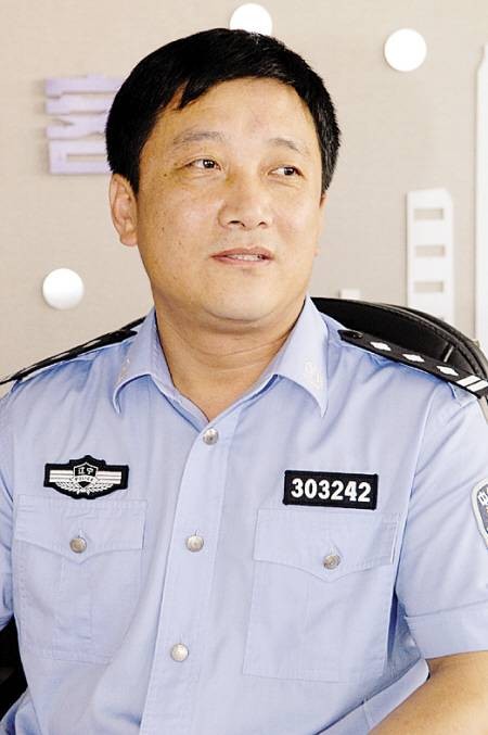 刘保义(岫岩满族自治县委常委、政法委书记)