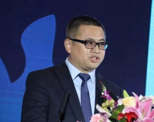王赞(原光明乳业股份有限公司副总裁)