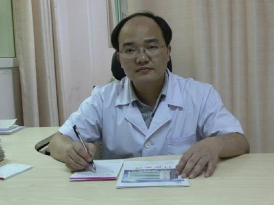 张卓（解放军第四十四医院泌尿外科主任）