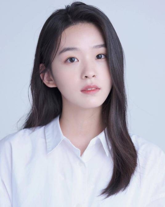 金施恩(2000年出生的韩国女演员)