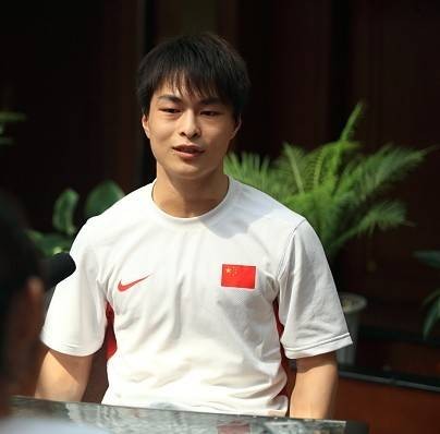 毛晨(中国男子举重队运动员)
