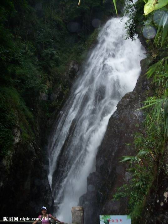 盘龙峡瀑布