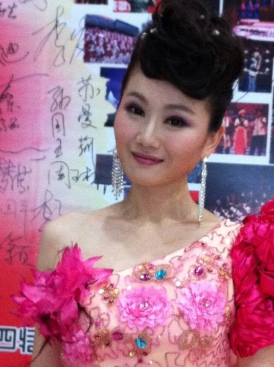 周放(中国内地青年女歌手)
