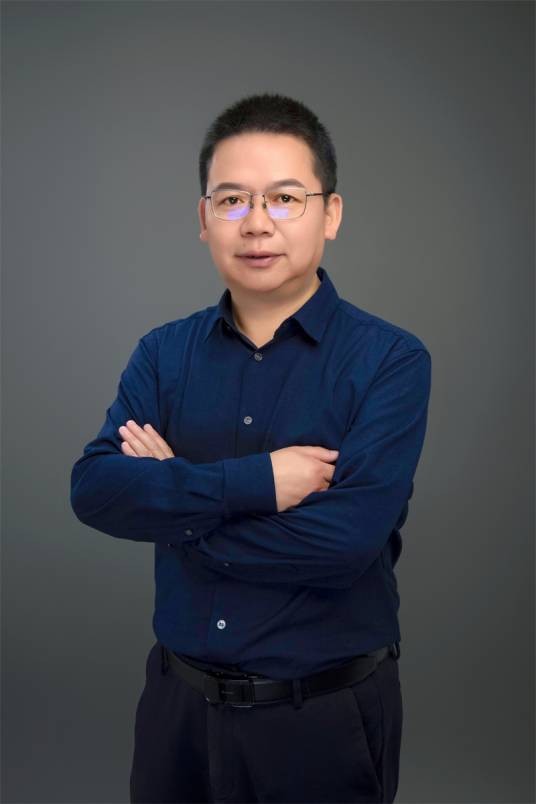 金忠（成都市温江区第二中学党委副书记、校长）