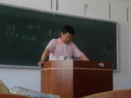 王忠信（绥化学院副教授）