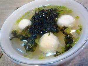 紫菜番茄滚鱼丸汤