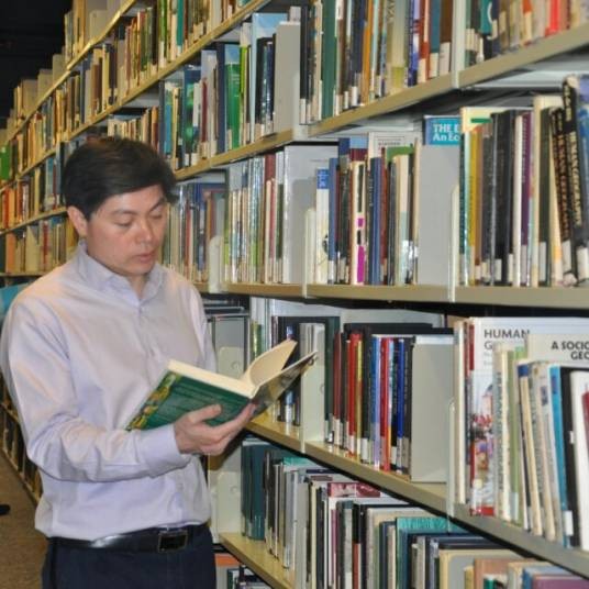 黄向明（湖南大学机械与运载工程学院教授）