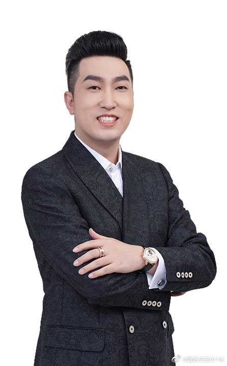 周文强（汇成百年教育创始人）