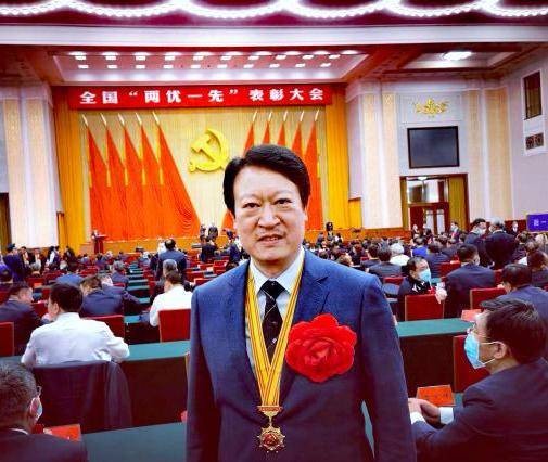 周雪峰（安徽省淮北市第一实验小学党总支书记、校长）