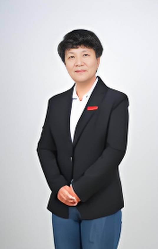 于萍（中国吉林大学原教授、闽南理工学院教师）