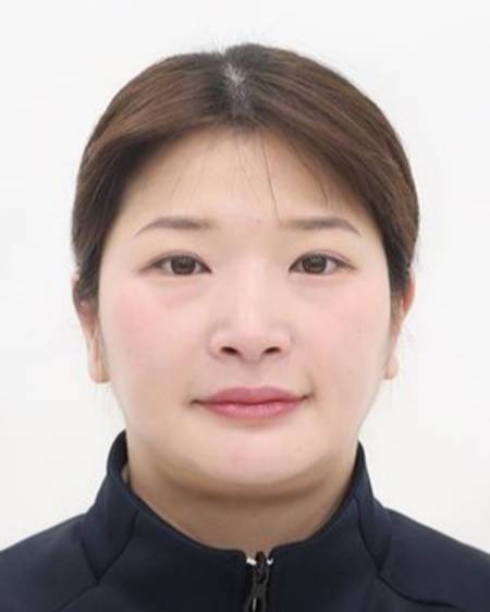 康彩英