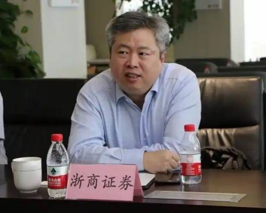 张晖（中国浙商证券原副总裁、国都证券总经理）
