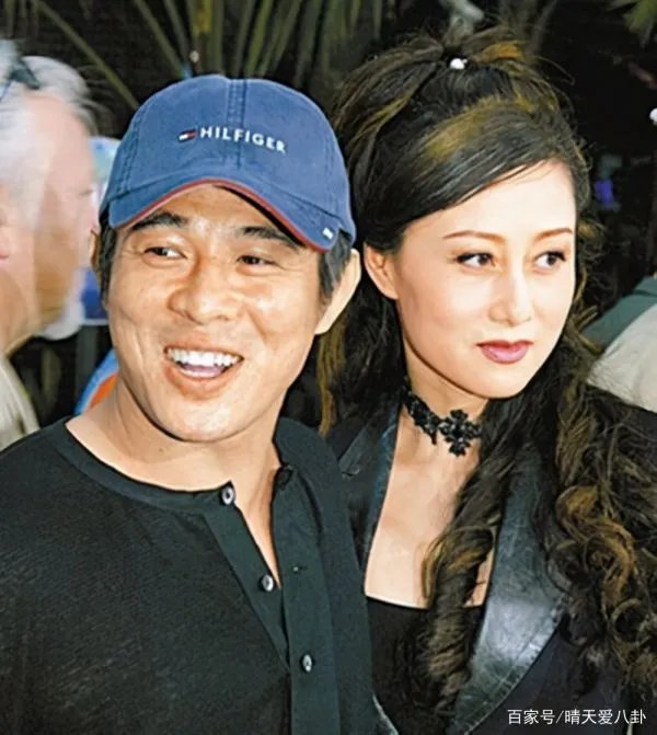 利智离开赌王后,为何与李连杰定“十年之约”,才步入婚姻殿堂?