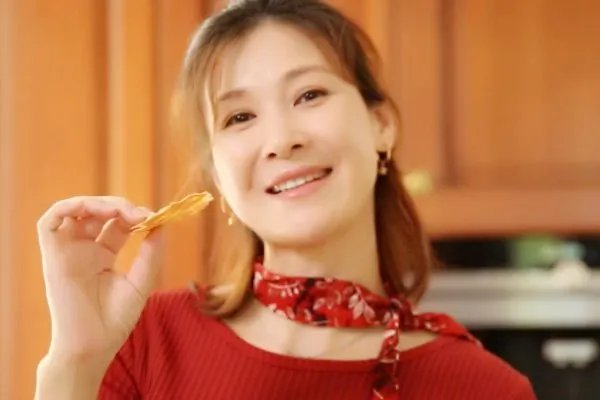 童蕾老公因造假获刑三年,这会给她的演艺事业带来怎样的影响?
