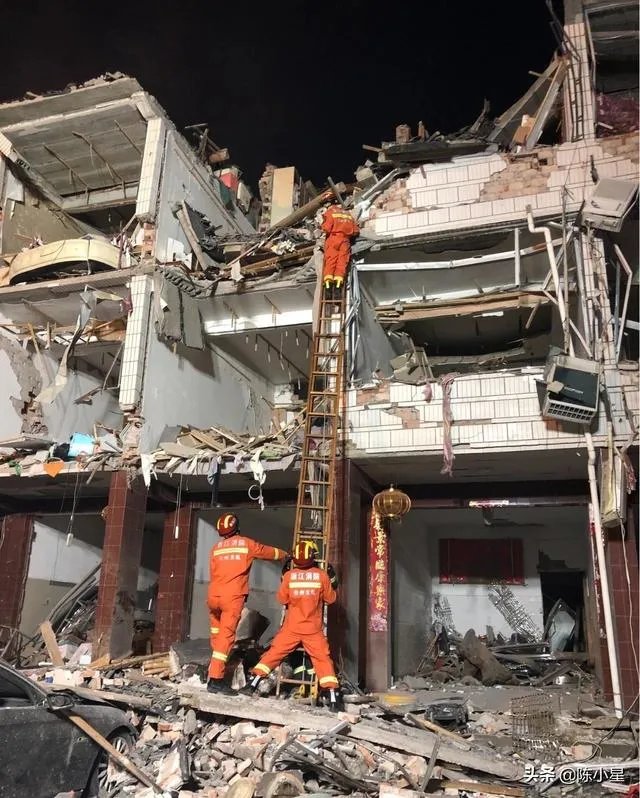 浙江温岭油罐车突发爆炸,汽车被炸飞4层楼高,怎么回事?