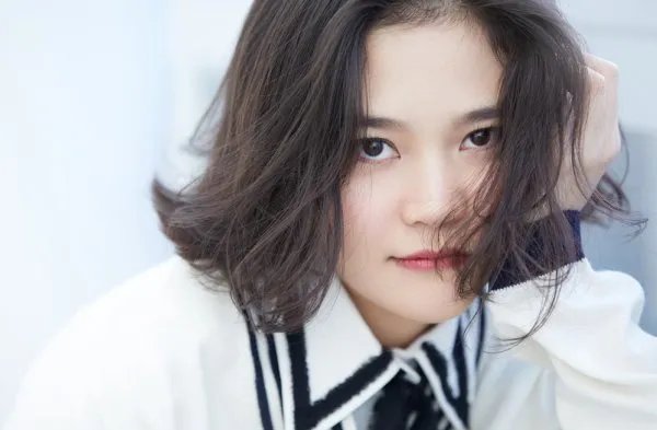 出道16年的岳红女儿,生父是谁现在知道了吗?