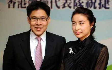 郭晶晶除冠军以外还有很多身份,难怪霍启刚铁心要娶她,究竟是哪些身份?