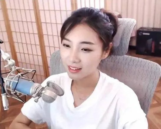 为什么清华美女主播遭骂?