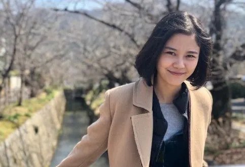 出道16年的岳红女儿,生父是谁现在知道了吗?