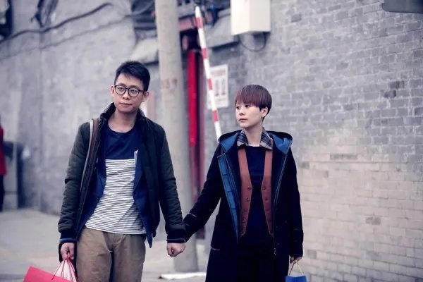 张译在某活动现场被女粉丝飞扑,男星遇到这种事情都是如何应对的?