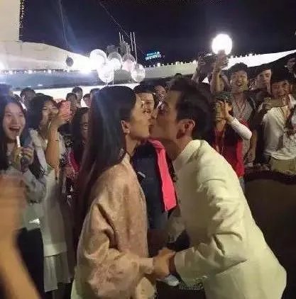 何炅赵丽颖