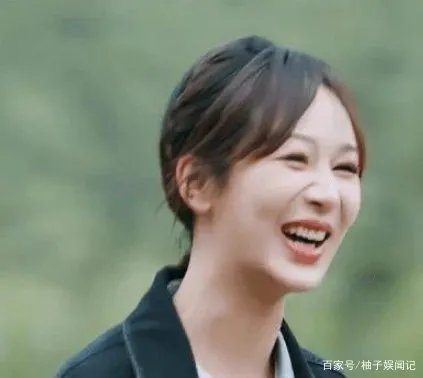张艺兴发现与杨紫撞睡衣,连忙跑回房间,随后有什么举动呢?