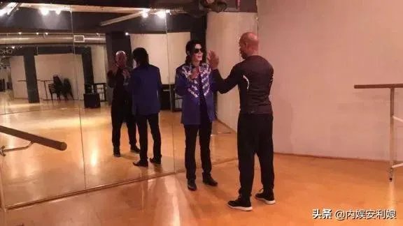 迈克尔杰克逊的舞蹈水平怎么样?