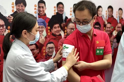 “德叔”回家啦!广东省中医院援助湖北医疗队88名英雄全体平安返院