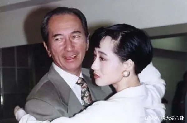 利智离开赌王后,为何与李连杰定“十年之约”,才步入婚姻殿堂?