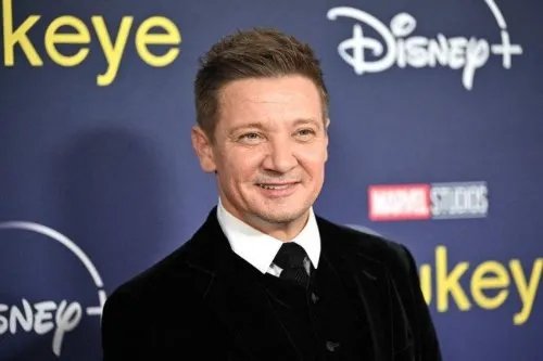 鹰眼演员杰瑞米·雷纳受伤后家人发布声明：已接受手术、情况逐渐稳定