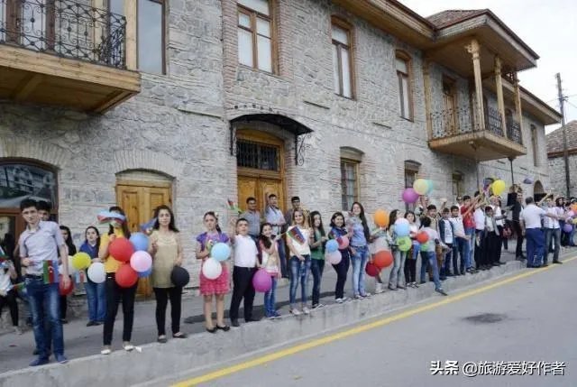 现在跟着旅游团出去旅游,有的报价特别低,你怎么看呢?