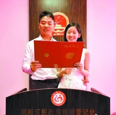 奶茶刘强东年龄差有点大 揭秘两人是怎么认识的