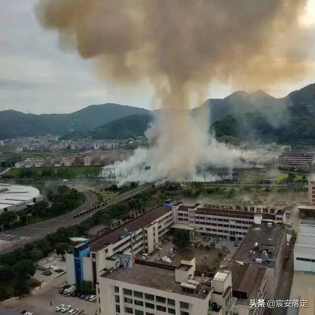 浙江温岭油罐车突发爆炸,汽车被炸飞4层楼高,怎么回事?