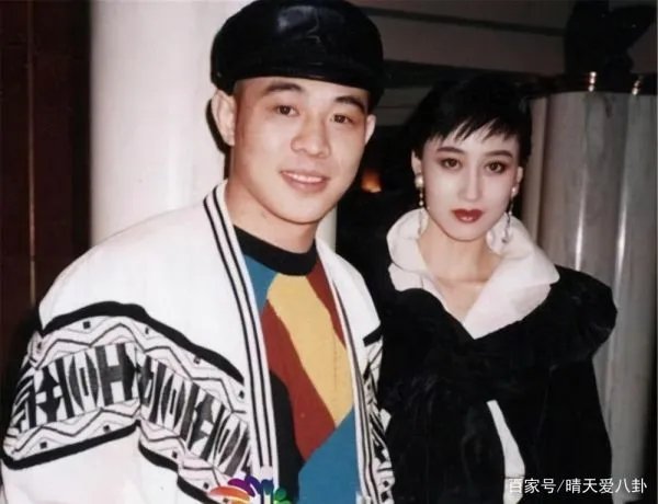 利智离开赌王后,为何与李连杰定“十年之约”,才步入婚姻殿堂?