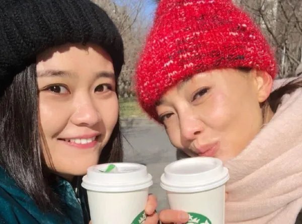 出道16年的岳红女儿,生父是谁现在知道了吗?