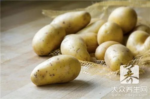 五花肉炖土豆的做法步骤