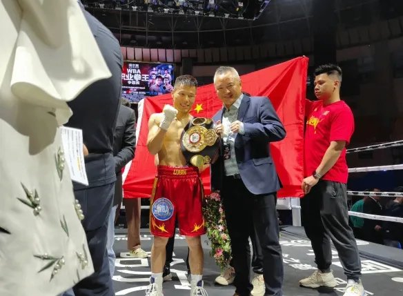吕斌1分39秒KO前WBA暂定世界拳王:一切来得太突然!