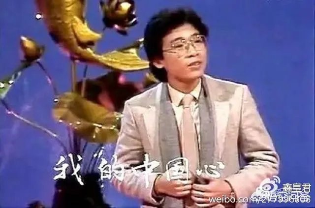 代表中国!武磊每场比赛都背着国足背包,你怎么看?
