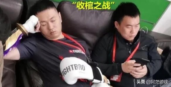 一龙KO药水哥,超过6000万人观看直播,俩人一战创造三个梗,你怎么看?