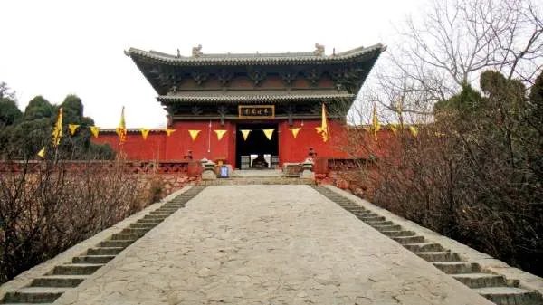 中国最大的琉璃塔在哪里,是什么样子?