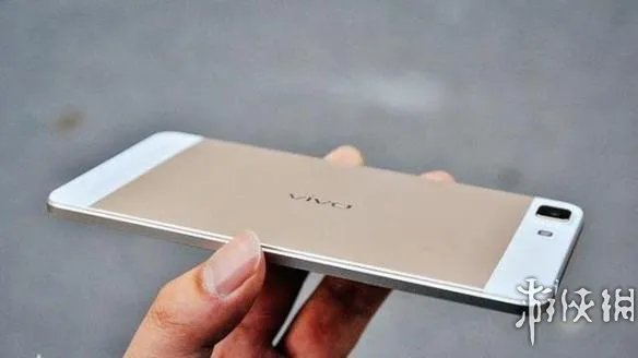 放在兜里都容易折弯了 最薄十大旗舰手机你有吗?