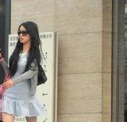 汪峰第三任前妻近照曝光,她的气质怎么样?