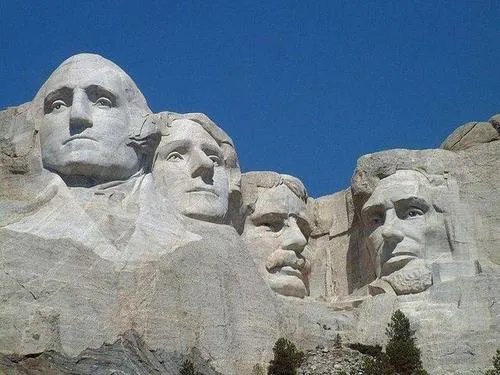 特朗普想把自己加到总统山,你觉得他够资格吗?
