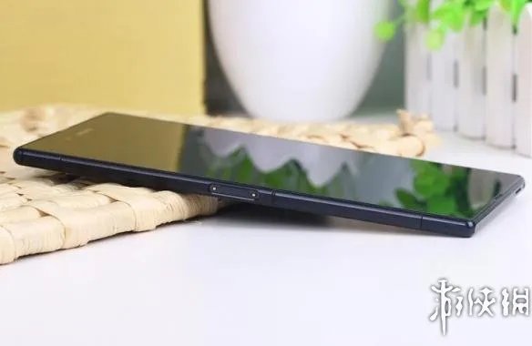 放在兜里都容易折弯了 最薄十大旗舰手机你有吗?