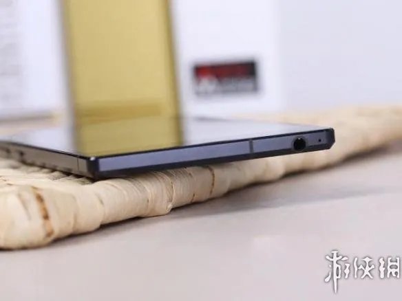 放在兜里都容易折弯了 最薄十大旗舰手机你有吗?