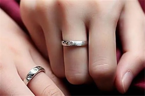 结婚戒指谁买  结婚戒指多少钱一对