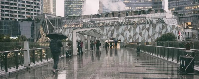 梦见下雨是什么意思 梦见下雨有什么预兆